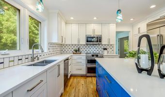3999 Edmonton Ct, Ann Arbor, MI 48103