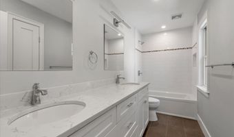 109 Greenway, Albertson, NY 11507