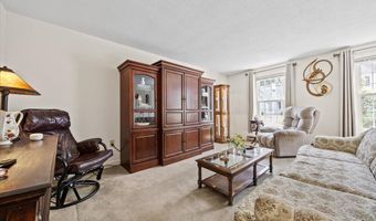 64 Colonial Vlg, Falmouth, ME 04105