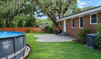 702 Center Dr W, Beaufort, SC 29902