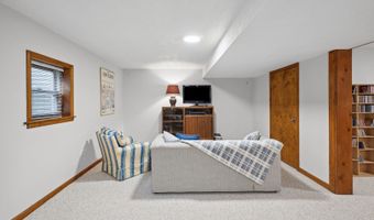 1923 N Carlyle Pl, Arlington Heights, IL 60004