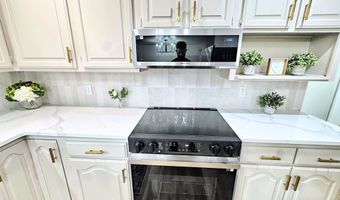 2317 N BAY St, Appleton, WI 54911