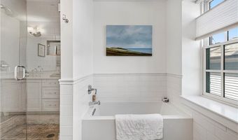 27 High St 2, Newport, RI 02840
