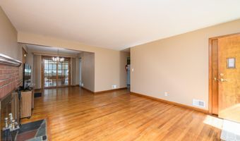 570 Garfield Ave, Belford, NJ 07718