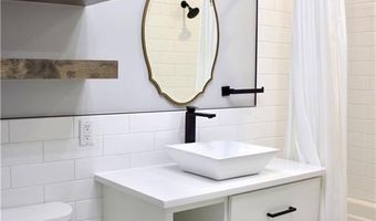 2302 SW I St 204, Bentonville, AR 72712