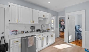 27 Ferncliff Ave, North Providence, RI 02911