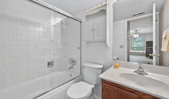 1315 Holgate Dr B, Ballwin, MO 63021