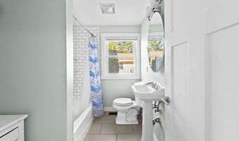 21 E 9th St, Barnegat Light, NJ 08006