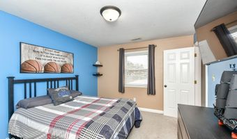 317 Edgewood Pl E, Anderson, IN 46011