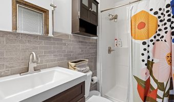 2324 Briarwood Dr, Asbury, IA 52002