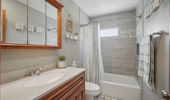 1208 7th St NW, Altoona, IA 50009