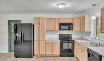 3104 Leggett Dr, Albany, GA 31721