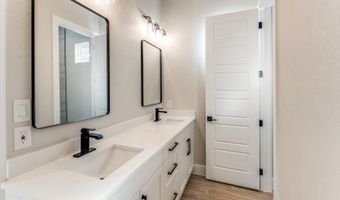 113 Pioneer Trl, Adkins, TX 78101