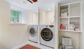 24 Hunter Ave, Newport, RI 02840