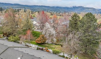235 Meadow Dr, Ashland, OR 97520