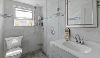 40 Webster St B, Newport, RI 02840