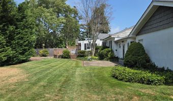 31 S Emerson Ave, Amity Harbor, NY 11701