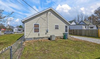 134 W College St, Aurora, MO 65605