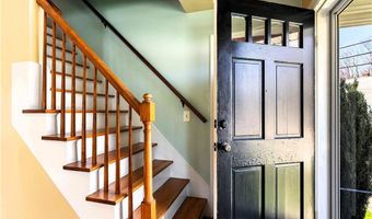19 Hillside Ave, Newport, RI 02840