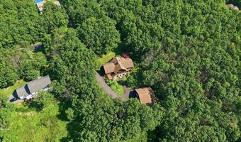 14 E Point Rd, Albrightsville, PA 18210