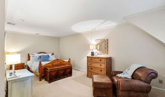 17 Canterbury Ln, Bedford, NH 03110