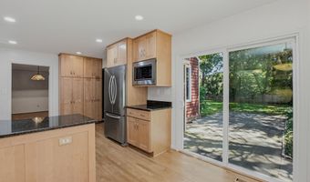 7607 MARYKNOLL Ave, Bethesda, MD 20817