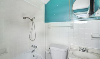 6437 HOLYOKE Dr, Annandale, VA 22003