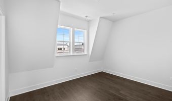 2550 FARMSTEAD Dr, Rockville, MD 20850
