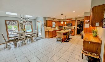 5890 Sharon Dr, Youngstown, OH 44512