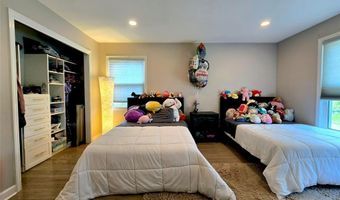 202 Pleasant Ave, Bergenfield, NJ 07621