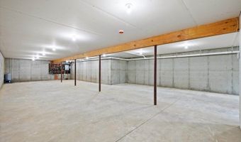 633 Streamside Ave, Hermon, ME 04401
