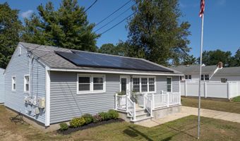 422 Maple Dr, Belford, NJ 07718