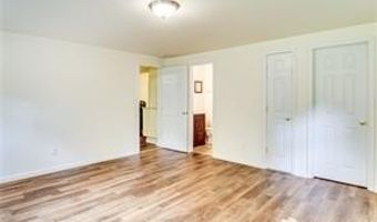 8 Apple Blossom Ct, Airmont, NY 10952