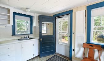 7 Freeman St, Bourne, MA 02532