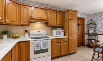 58 Brookview Ln, Aberdeen, NJ 07747