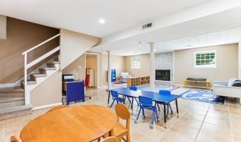 7600 CHARLESTON Dr, Bethesda, MD 20817