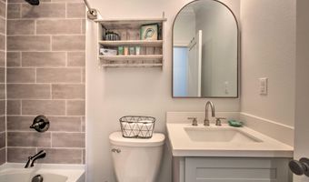 4082 Cardinal St, Bay St. Louis, MS 39520