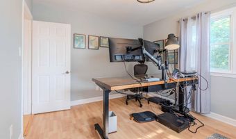 942 N MCKINLEY Rd, Arlington, VA 22205