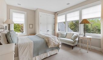 25 Walnut St, Jamestown, RI 02835