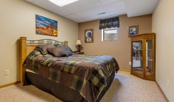 38397 Richmond Heights Dr, Aberdeen, SD 57401