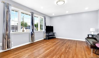 166 Pleasant Ave, Bergenfield, NJ 07621
