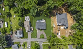 129 Magnolia Ln, Middletown, NJ 07748