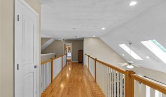 10 Lantern Brook Dr, Lincoln, RI 02865