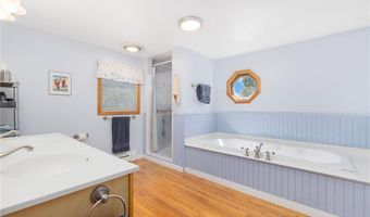 289 Oliphant Ln, Middletown, RI 02842