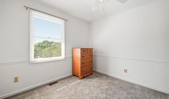 180 Spring Oaks Dr, Ballwin, MO 63011