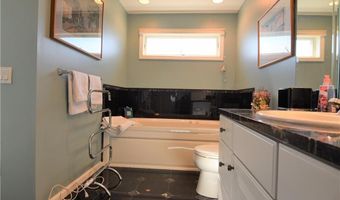 3 Kirwins Ln, Newport, RI 02840