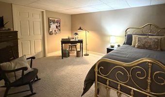 36 Kathryn Ln, Bangor, ME 04401