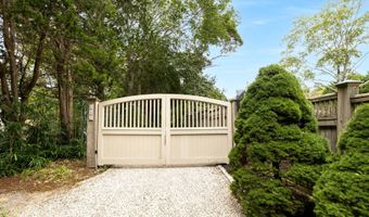 641 Montauk Hwy, Amagansett, NY 11930