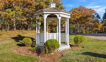 2 Roundhouse Rd 2, Bourne, MA 02532
