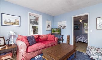 39 Franks Neck Rd, Narragansett, RI 02882